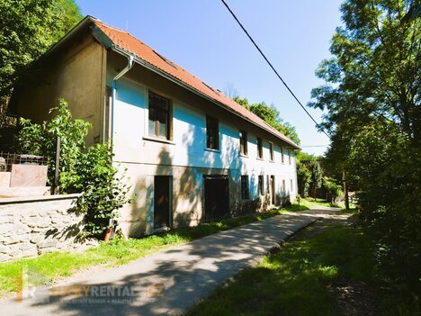 Prodej rodinného domu před rekonstrukcí užitná plocha 490m2, pozemek 806m2, Studené, Jílové u Prahy