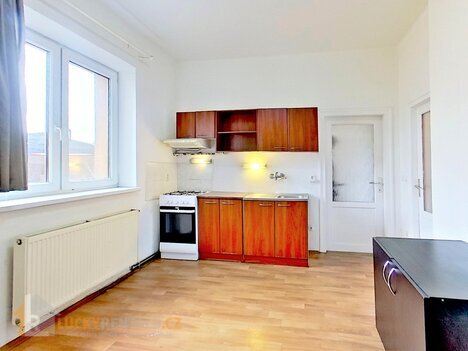 Prodej bytu 3+1, OV, 93 m2, parking pro dvě auta, zahrada u domu, Brno - Tuřany, ul. Měšťanská