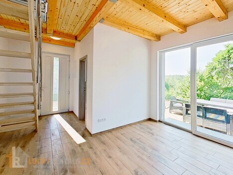 Prodej zcela nové chaty určené k trvalému bydlení, 2+kk, T/ zahrada 477 m2, Hruškové Dvory - Jihlava