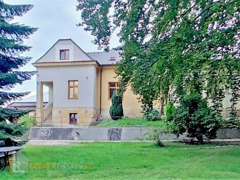 Prodej vila domu z roku 1898, 675 m2, pozemky 3853 m2, obec Hořice, ul. Pelikánova